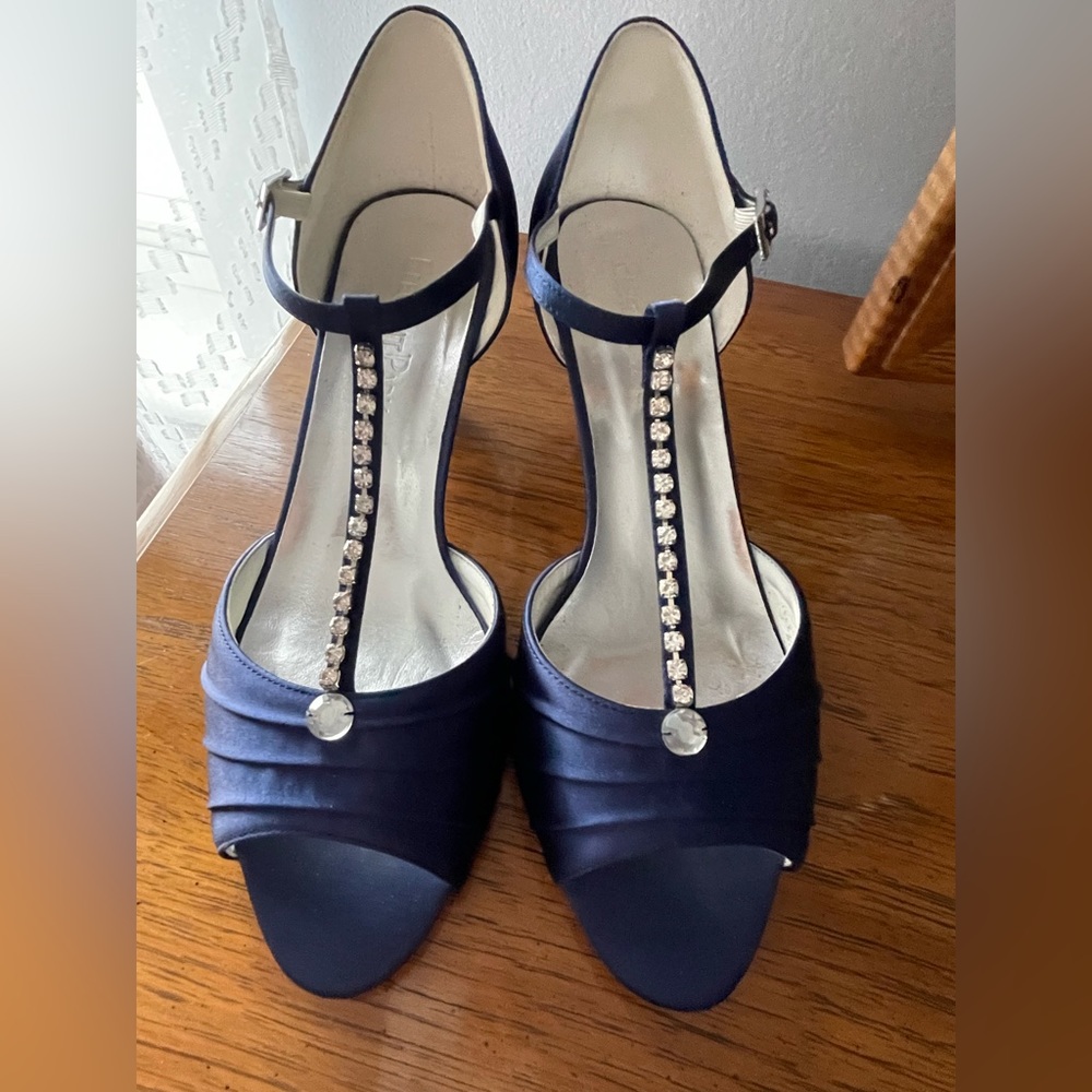 Women Dress Shoes. Low Heels size 7